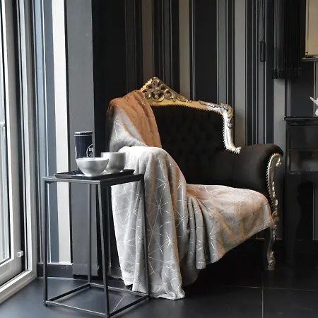 Luxurious In With Garden Villa *