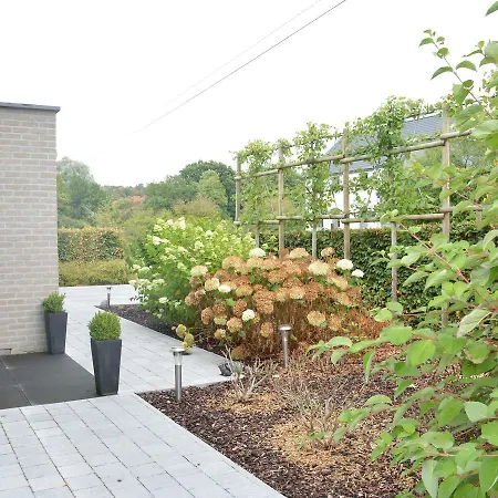 Luxurious In With Garden Villa *