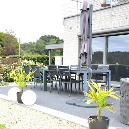 Luxurious In With Garden Villa