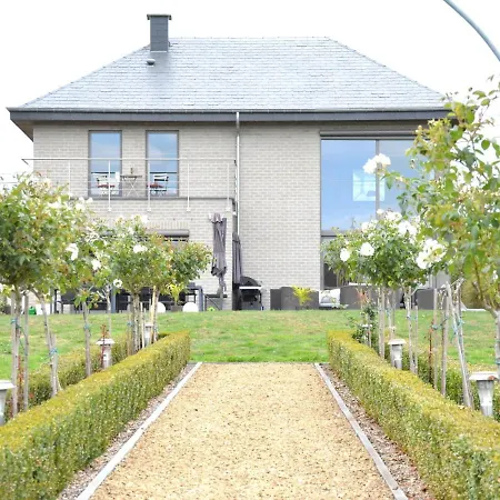 Luxurious In With Garden