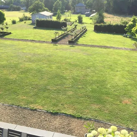 Luxurious In With Garden
